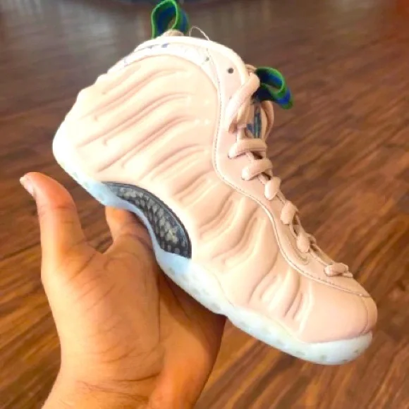 Particle beige womens foam posite like new